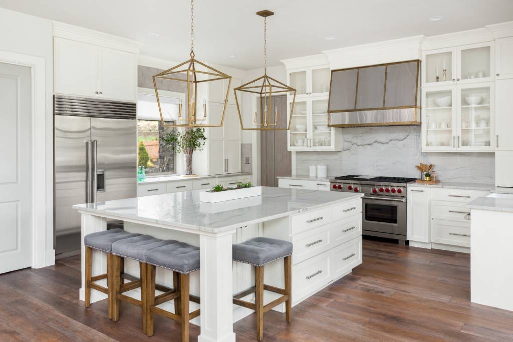 custom-modern-clean-white-kitchen.jpg