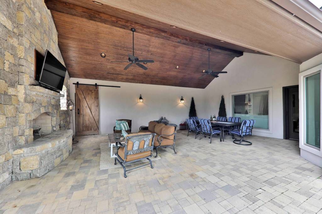 allison-back-patio-after