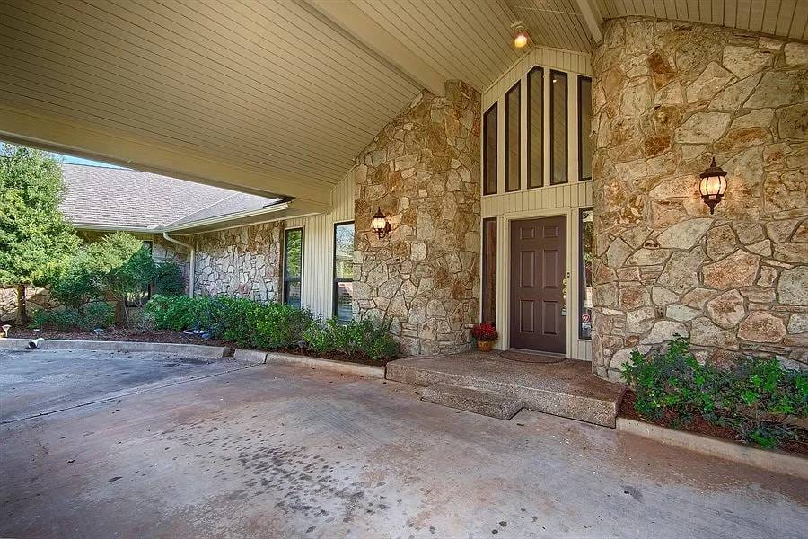 allison-outside-entry-before